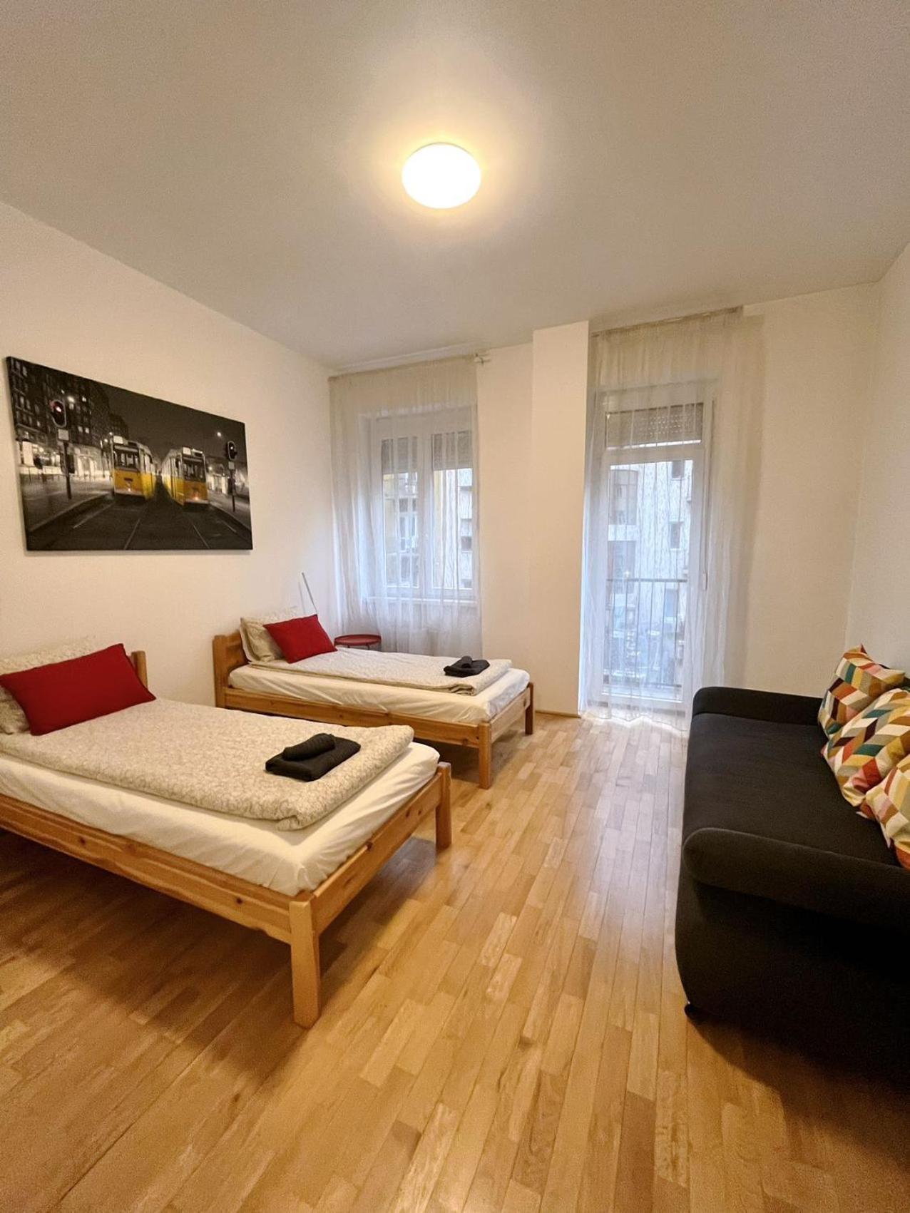 Boutique Family Apartment In The Heart Of City Budapeste Exterior foto